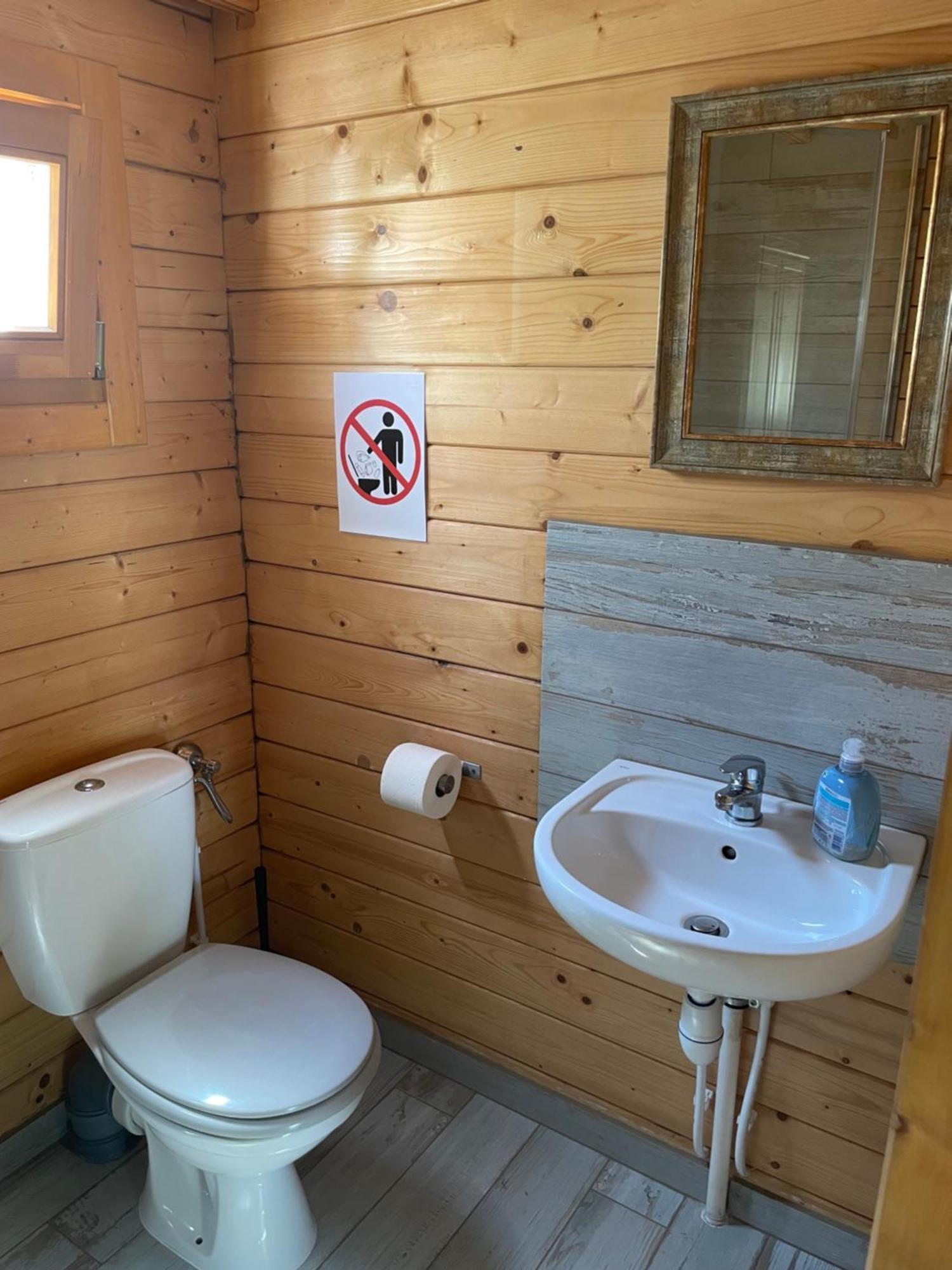 Pokoje I Domki Letniskowe Bros Dziwnów Exteriör bild